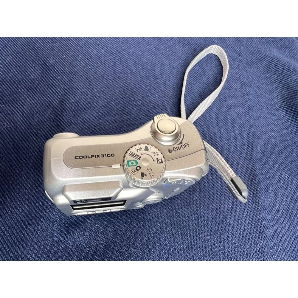 Nikon Coolpix 3100 3.2MP Digital Camera 3x Optical Zoom Memory Card **READ